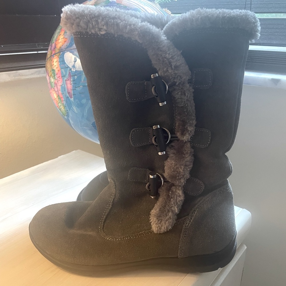 Women’s Button Down Fur Lined Classic Boots